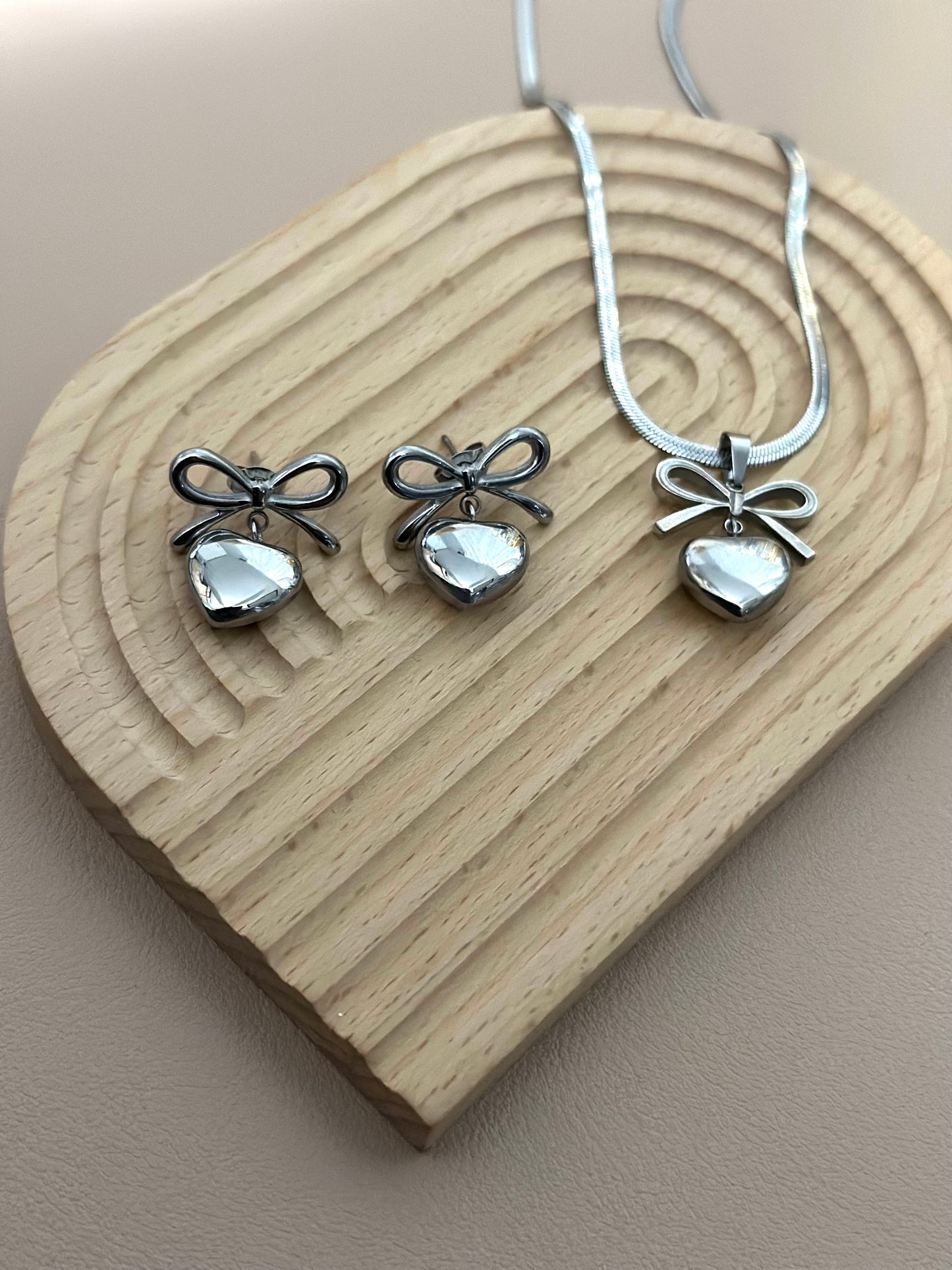 Silver Bow Necklace