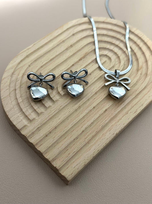 Silver Bow Necklace