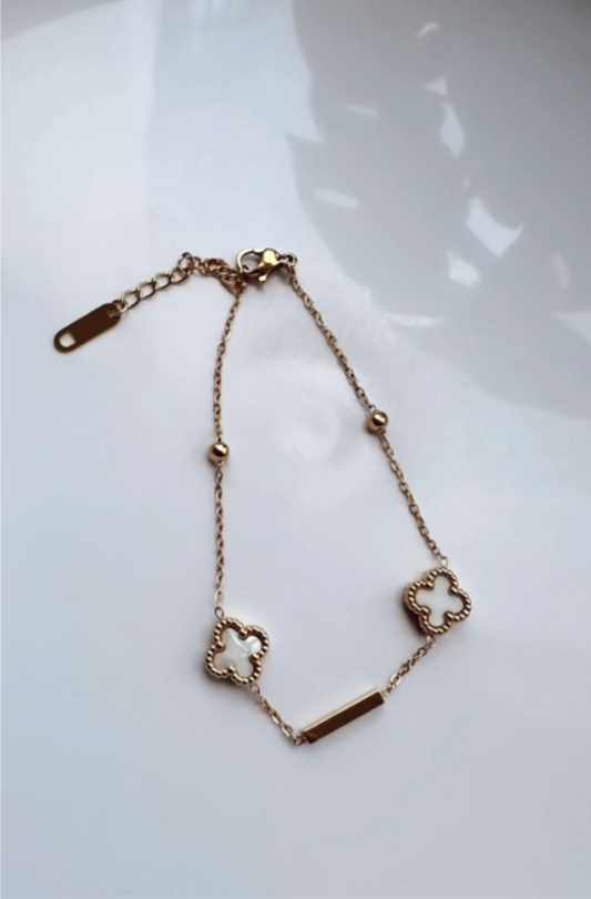 Mini clover bracelet