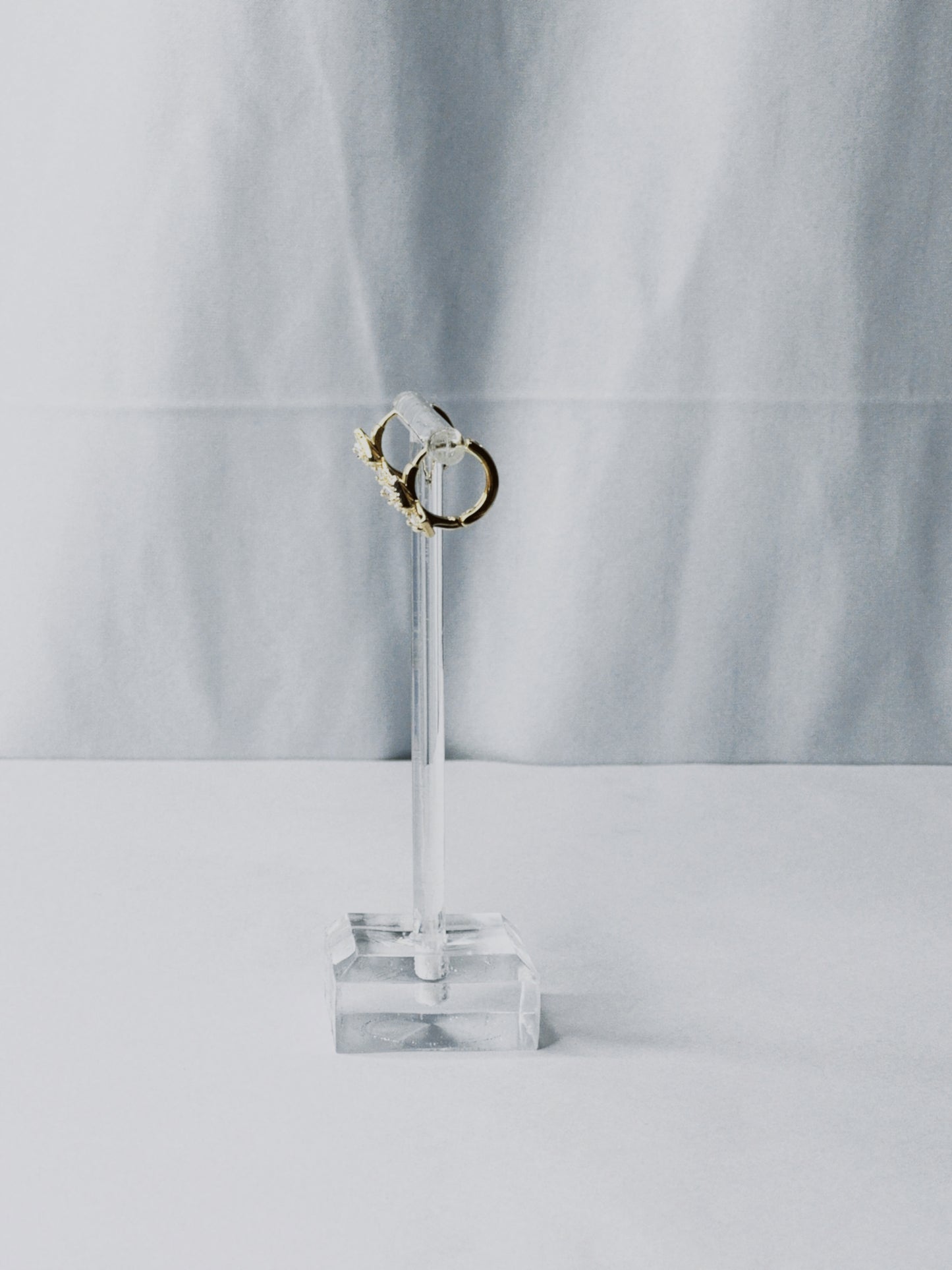 Mini bow earring